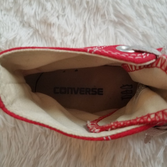 Red Converse - Picture 4 of 7